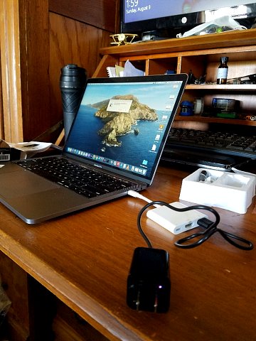 01plug_into_laptop_1.jpg